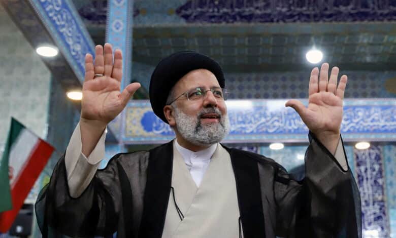 إيران تطالب برفع العقوبات من أجل إحياء اتفاق 2015