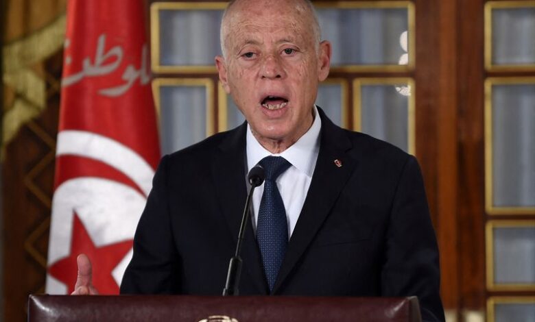الرئيس التونسي يحاول فرض سيطرته على الكثير من السلطات