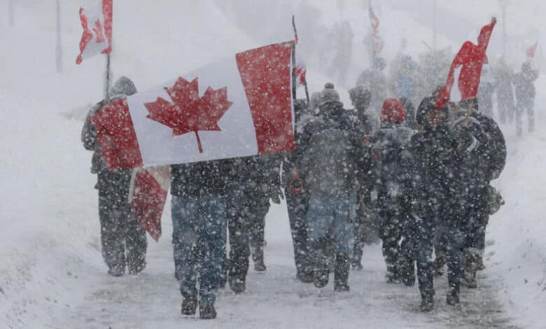 الشرطة الكندية تحاول فض الاحتجاجات وإنهاء الأزمة