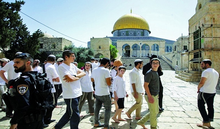 اقتحام باحات المسجد الأقصى بواسطة مستوطنين إسرائيليين