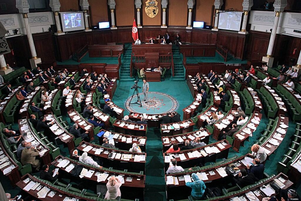 البرلمان التونسي يعقد جلسة مصيرية لتحديد موقف البرلمان من القرارات التي يتخذها الرئيس "سعيد"