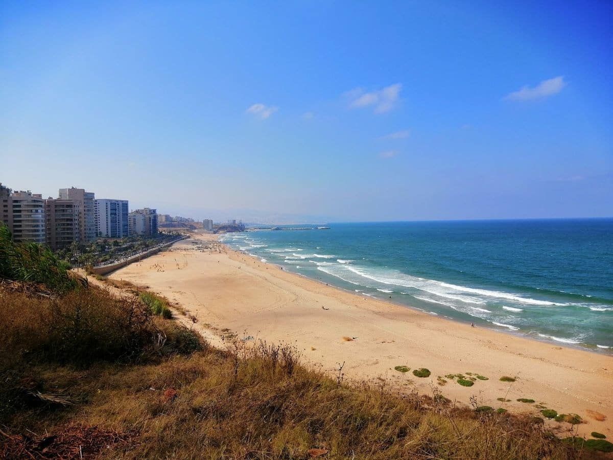 أنشطة سياحية على شاطئ الرملة البيضاء في بيروت لا تفوتك _ مرجعي