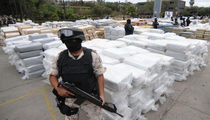 السلطات الكولومبية تلقي بالضوء على تهريب الأسلحة من المكسيك إلى كولومبيا من أجل تحصيل الكوكايين