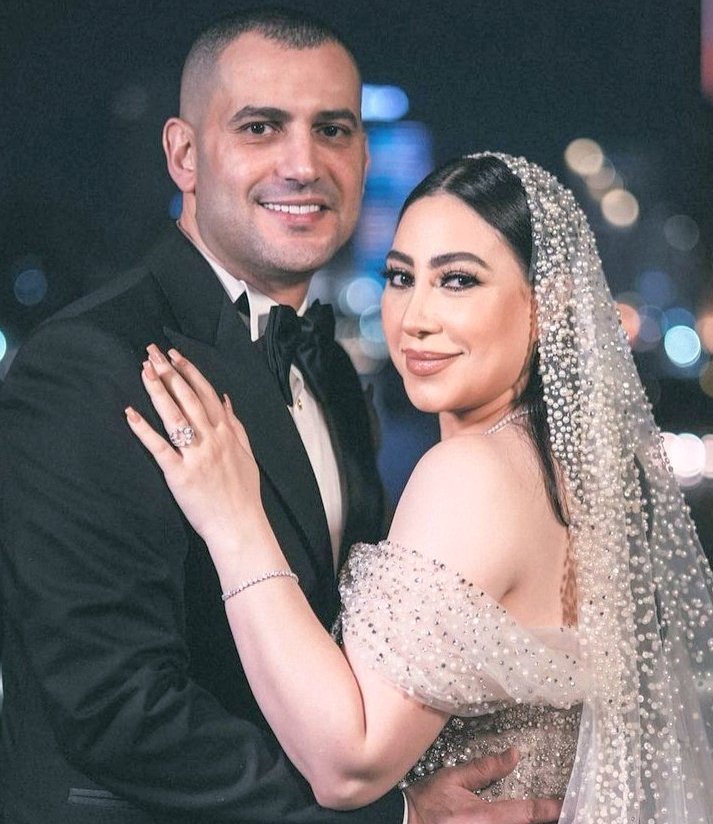 هشام ربيع يقيم حفل زفافه على المطربة بوسي في أحد الفنادق العملاقة في القاهرة