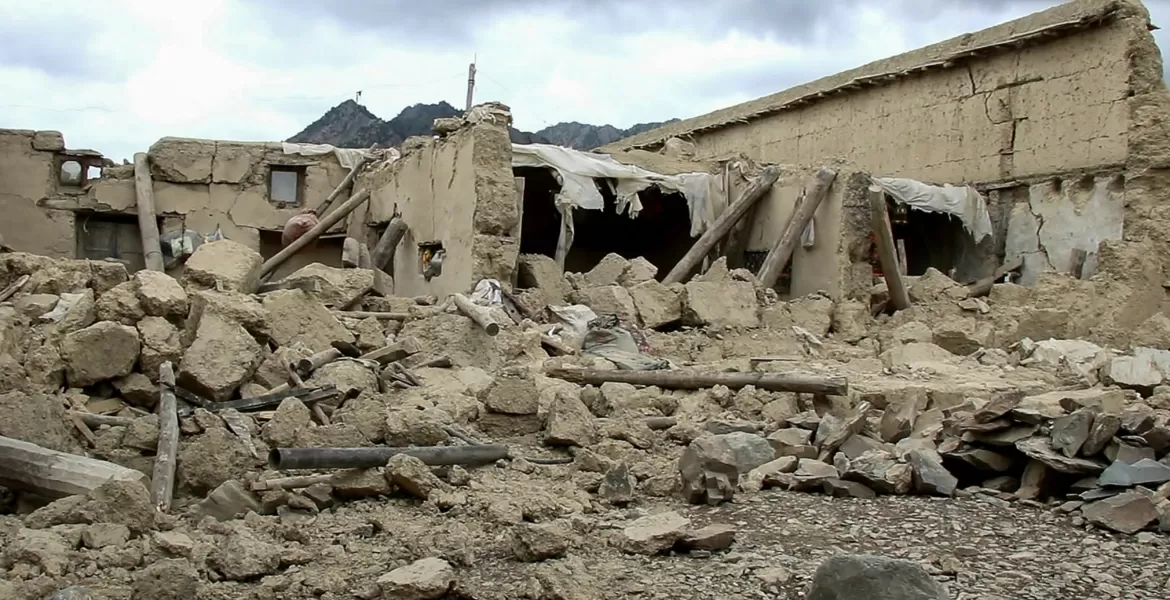 زلزال أفغانستان يتسبب بموت الكثير من الأسر