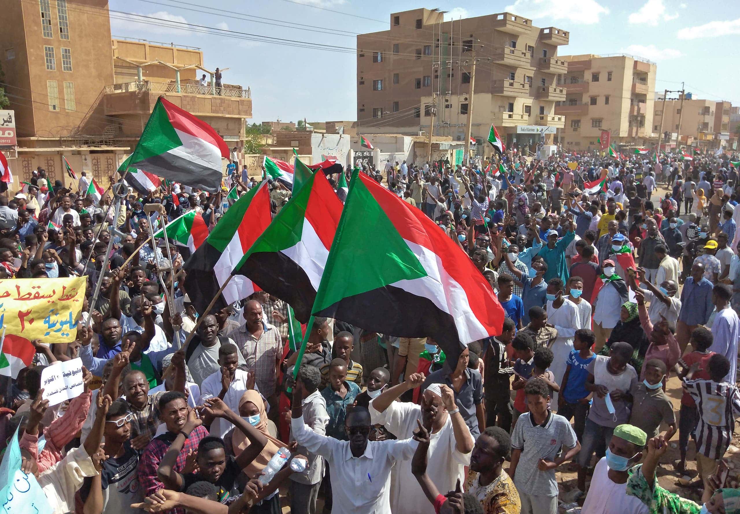 احتجاجات في السودان في الذكري الثالثة من عزل عمر البشير ومخاوف من تجديد الحكم العسكري