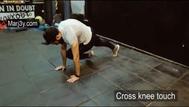 تمرين لمس الركبة متقاطع cross knee touch